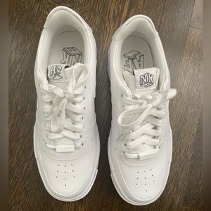 Nike: Mint condition Air Force 1s